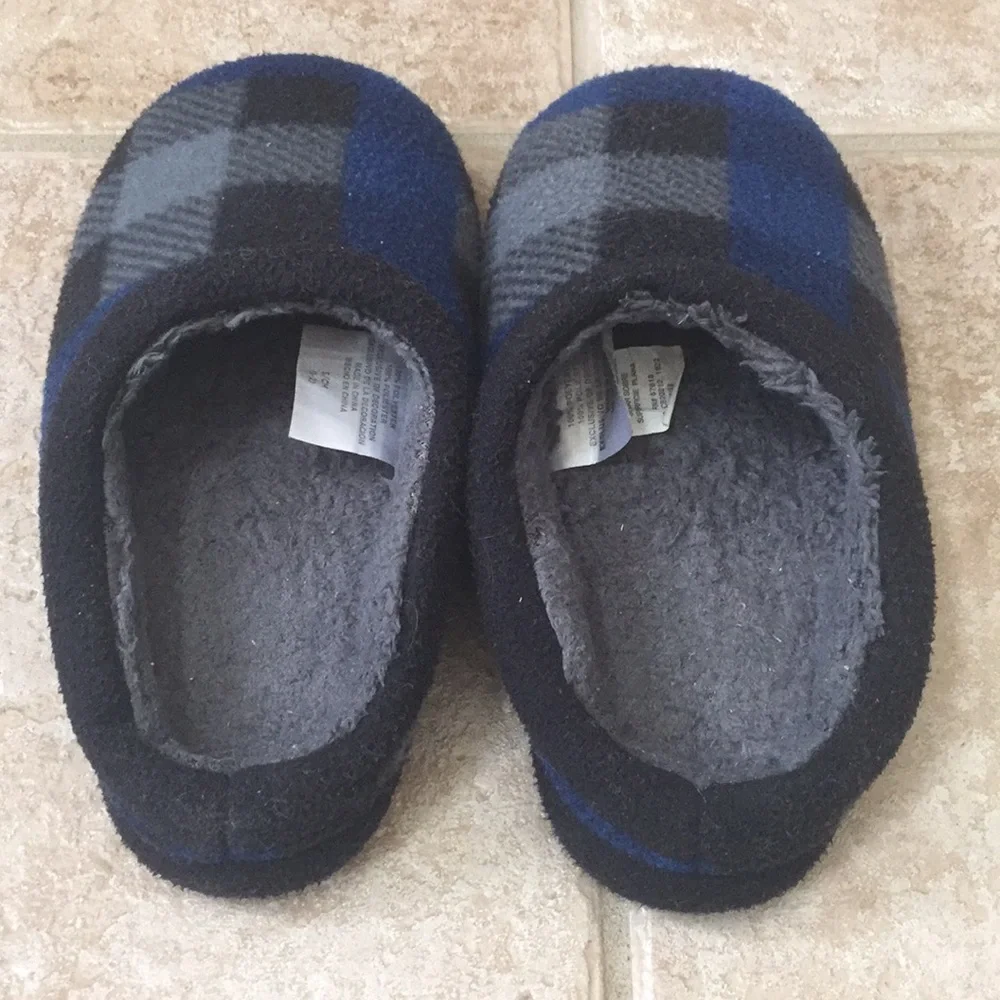 Cuddl Duds Boys Buffalo Check Fleece Slippers